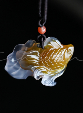 阿拉善玛瑙/玉髓 | 俏色透光 | 手工雕刻 | 浮游金鱼吊坠项链套装