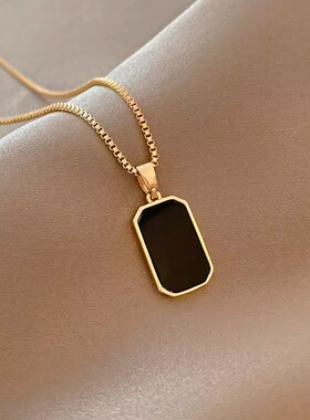 2025新款奥特莱斯18K方块项链轻奢复古气质双面佩戴镀金锁骨链女