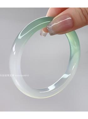 半山半水渐变绿透亮冰种玛瑙手镯油青玉镯扁条玉髓手镯美人镯证书