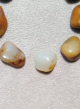 新疆和田玉红皮白玉籽料原石手链