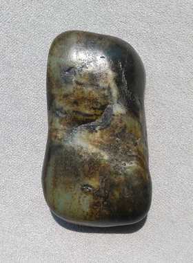 新疆和田玉黑油皮籽料原石手把件