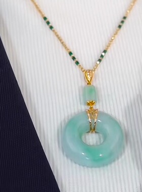 香港代购专柜新款幸运花吊坠女款和田玉苹果绿猫眼石镶嵌项链挂件