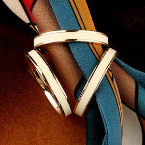 适用于爱马仕磁吸扣白色丝巾扣高档两用围巾打结真丝方巾奢华配饰