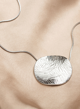 复古雕花圆牌蛇骨链钛钢不掉色