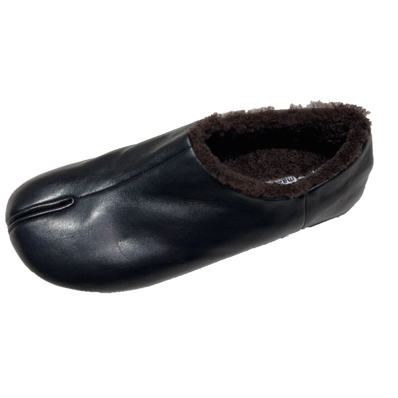 WM6欧洲站25冬新款小牛皮羊毛里时尚分趾猪蹄鞋平底休闲保暖女鞋 - 图3