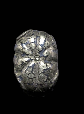 天然珊瑚玉黑金沙料蓝底荷叶纹立体牛雕刻牌子吊坠雕项链一物一图