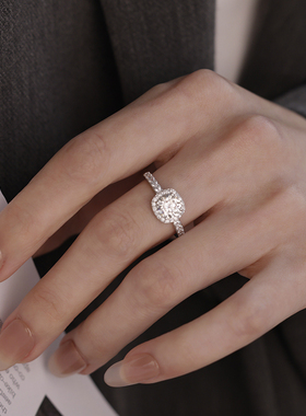 925银小方糖爆闪锆石食指戒