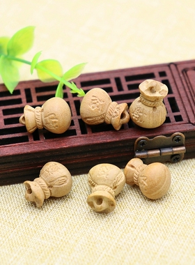 diy手编挂饰红绳桃木钱袋别针