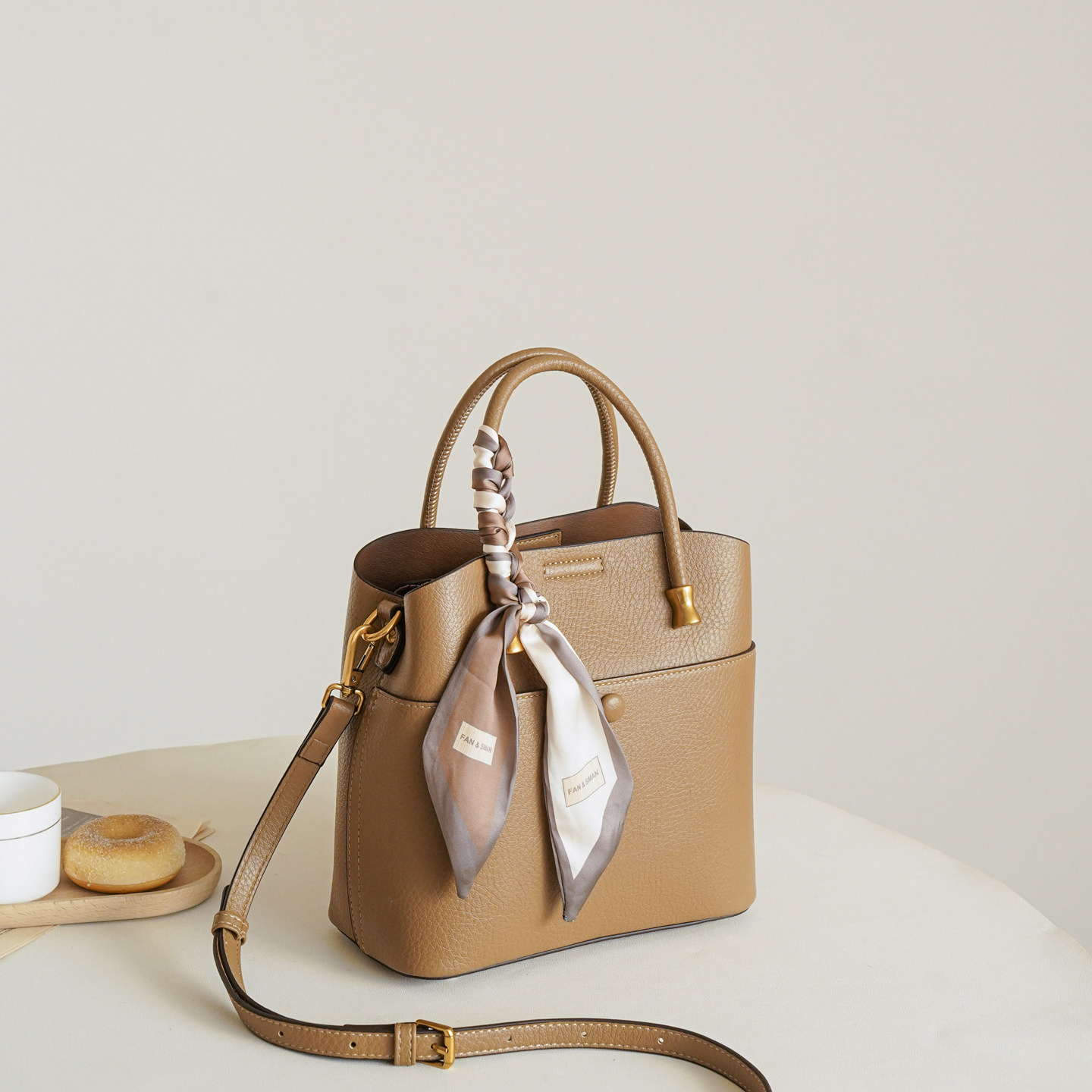 今年流行休闲大容量包包女2025新款单肩斜挎包质感百搭通勤水桶包,淘宝优惠券,粉丝福利购,淘宝优惠卷