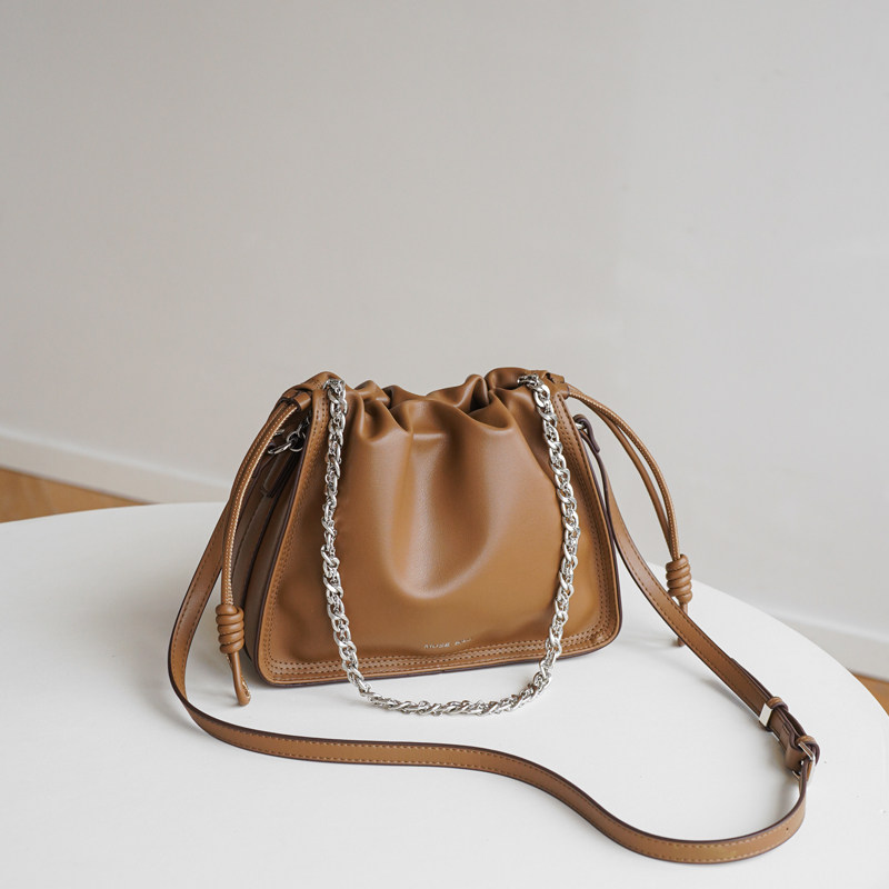 链条褶皱包包女2025新款潮韩版复古水桶包小众百搭单肩斜挎腋下包,淘宝优惠券,粉丝福利购,淘宝优惠卷