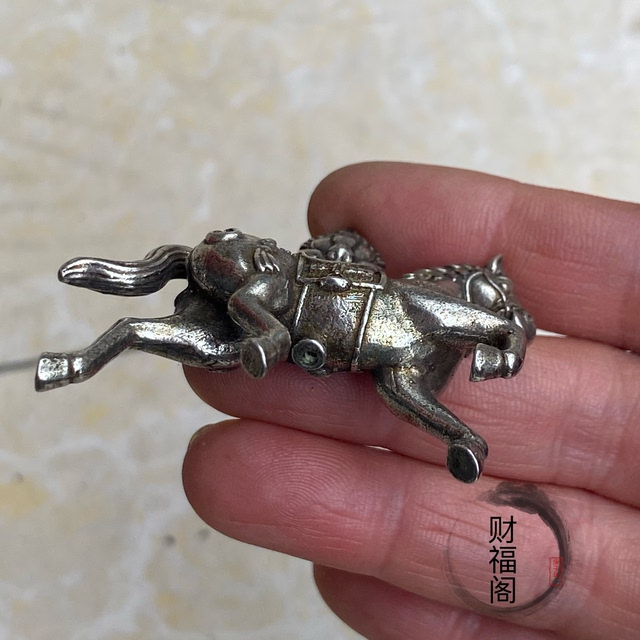 Antique antiques and miscellaneous white copper coins, pony ornaments, brass zodiac horses, BMW mini ornaments