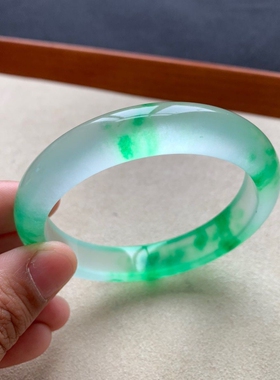 高冰翡翠色独龙玉手镯冰种飘阳绿玉石镯子石英岩冰飘花玉镯子女款