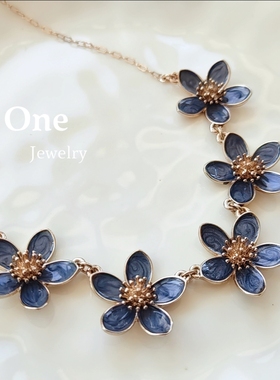 Odd One 时尚灰色滴釉桃花吊坠甜美气质短项链