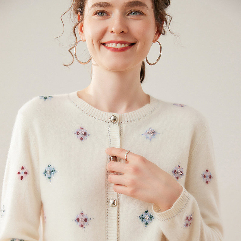 秋冬圆领山羊绒开衫女小香风拼色钉珠毛衣宽松镶钻外套羊毛衫上衣,淘宝优惠券,粉丝福利购,淘宝优惠卷