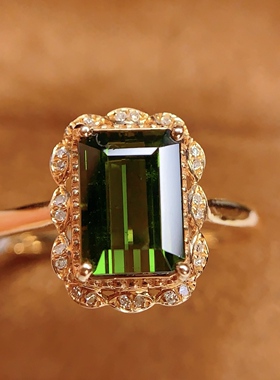 18k天然碧玺戒指   总重：1.94克 主石：2.2克拉 钻石：24颗