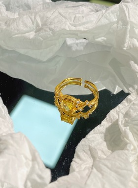 s925纯银镀黄金色新款时尚方糖藤蔓缠绕黄锆镶钻爆闪戒指女高级感