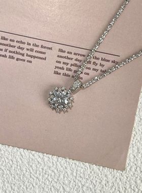 s925纯银新款冬季元素雪花吊坠项链女精致闪耀锆石太阳花朵锁骨链