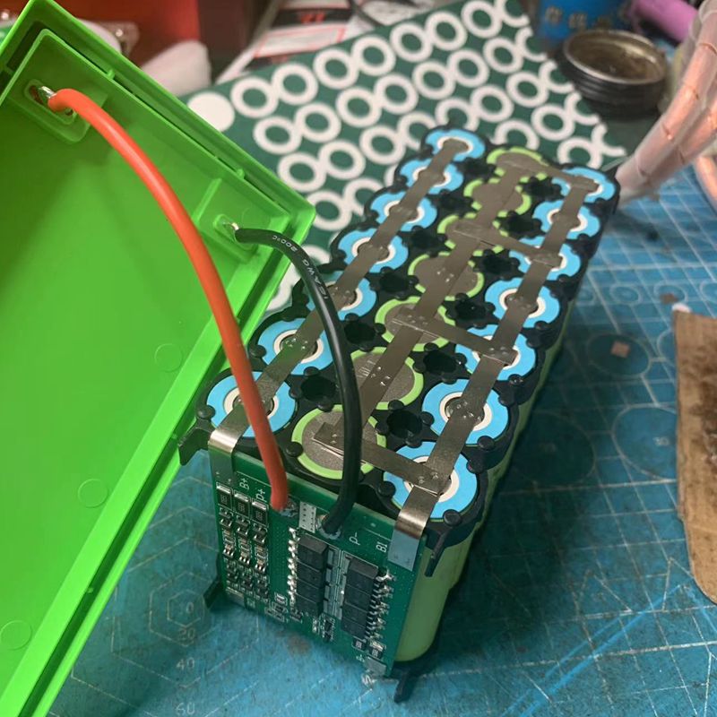 菜青虫手工定制  12V 锂电瓶  容量大小可以定制 内置3串保护板 - 图0