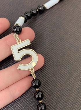 王一博同款黑色琉璃串珠5号黑白配项链长款甜酷复古毛衣链欧美潮