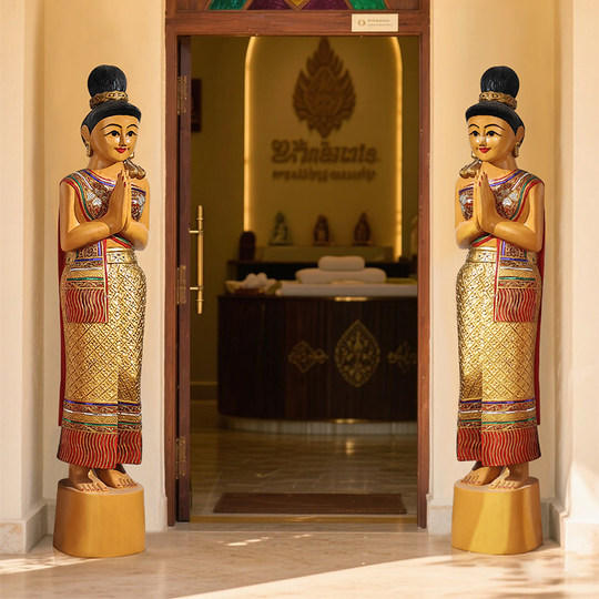 Красивые тайские поделки с резьбой по дереву в стиле Юго-Восточной Азии