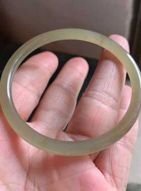 天然和田玉细腻圆润圆条糖玉手镯