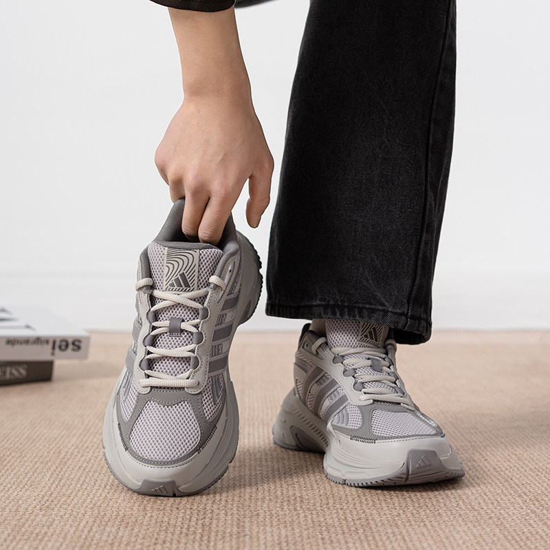 Adidas FCClassic ��Ůʱ������Ь ��Լ��Ь ���ʻ����˶�Ь 269Ԫ