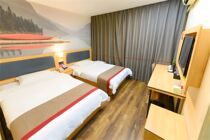 Superior Guest House Hotel (Henan University of Science and Technology Changan Road Railway Station Shop) Special double-bed room