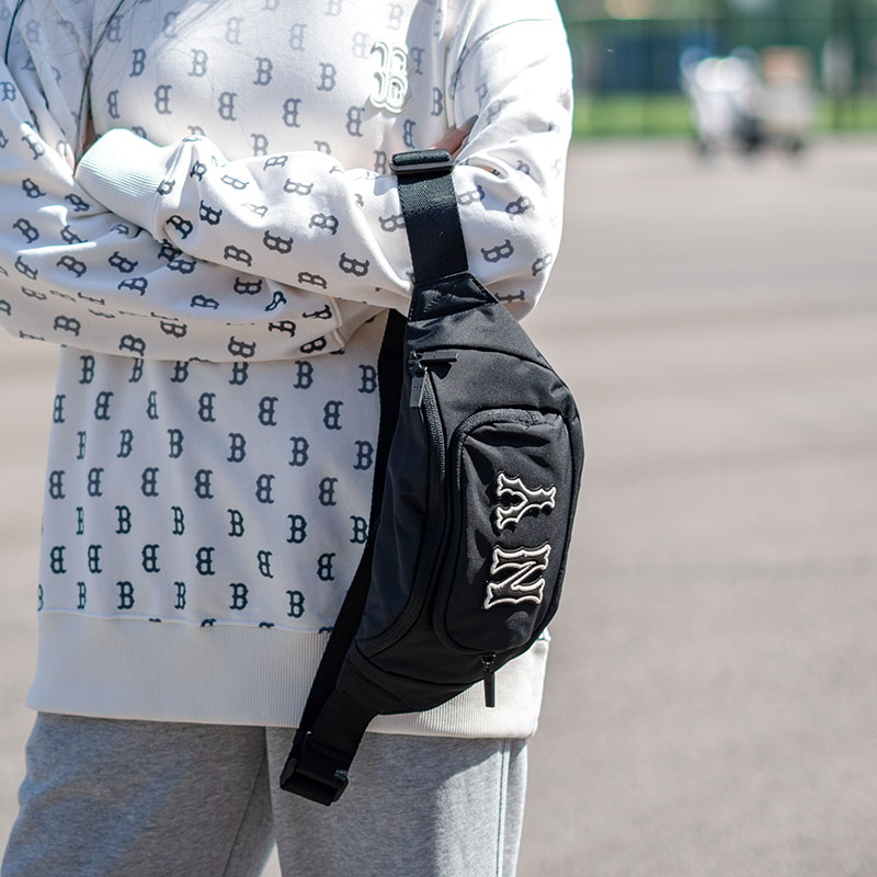 MLB retro literary style chest bag is fashionable and portable