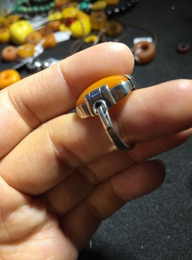 欧洲回流古董戒指纯银镶800银天然老蜜蜡戒面满蜜鸡油黄复古简约