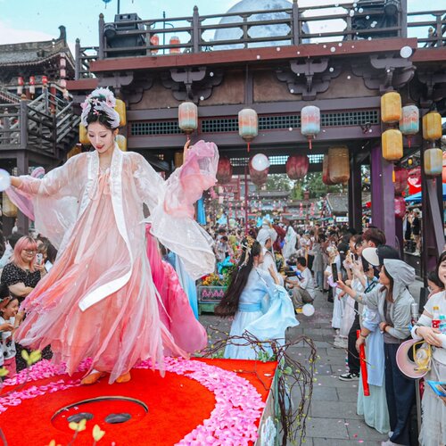 提前预订中秋不加价|双人套餐|2天1晚|横店影视城二日票可多次入园+官方酒店1晚 - 图0