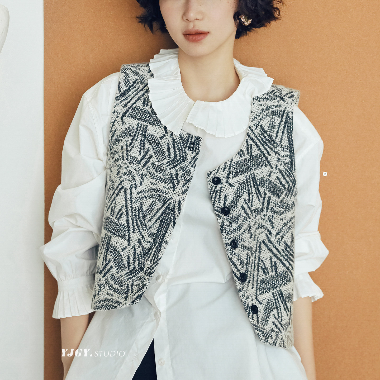 小众设计羊毛肌理提花马甲女秋冬日系叠穿百搭手绘民族风上衣马夹,淘宝优惠券,粉丝福利购,淘宝优惠卷