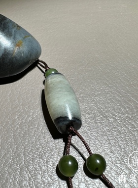 尚泉美玉7.5克新疆和田玉籽料勒子糖青花手机挂包挂手工磨制吊坠