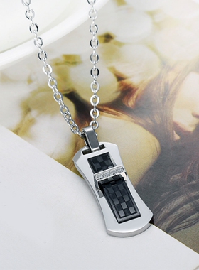 高档男女镶锆石格子方牌钛钢项链