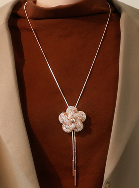 花吊坠饰品毛衣链项链女款2025新款首饰高级感轻奢小众配饰女秋冬