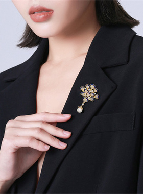 仿珍珠银杏叶胸针高档女收腰别针徽章固定衣服精致丝巾扣衣角扣