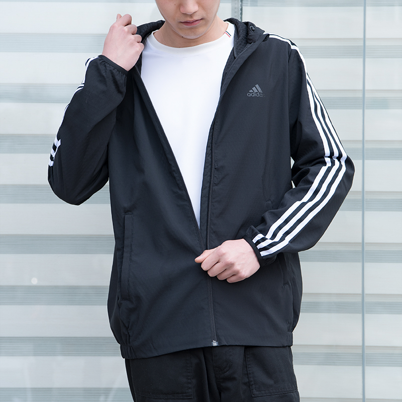 热点运动专营店阿迪达斯男装秋季新款连帽风衣夹克运动服跑步休闲外套DW46003