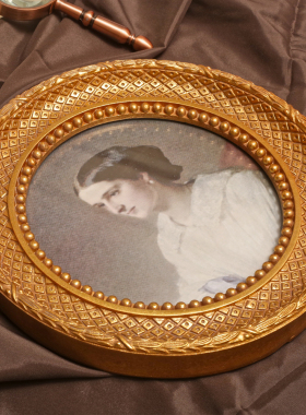 法式复古油画桌面摆件客厅卧室小众装饰画挂画圆形画框轻奢墙饰画