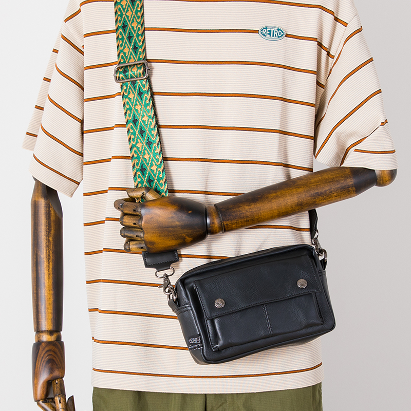 日系时尚男士单肩包皮质个性撞色肩带斜挎包休闲ins风手机小方包 - 图3