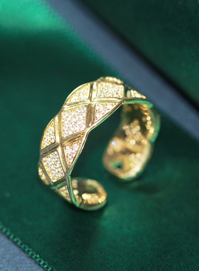 新品个性精致镶钻宽版戒指时尚女