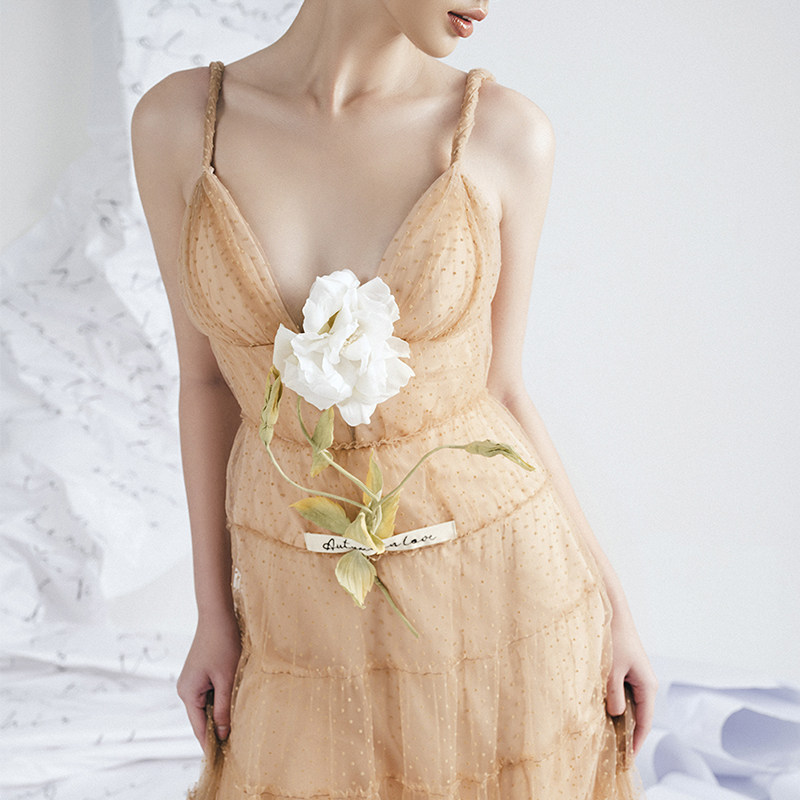 越南小众LINHPHUNG 2022秋季新款年会发布会重工波点网纱花朵长裙