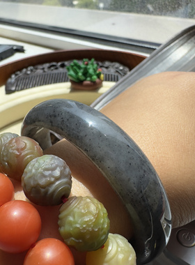 58玉镯子新款上市国内鉴定翡翠入门大码手镯和田玉保真籽料手镯