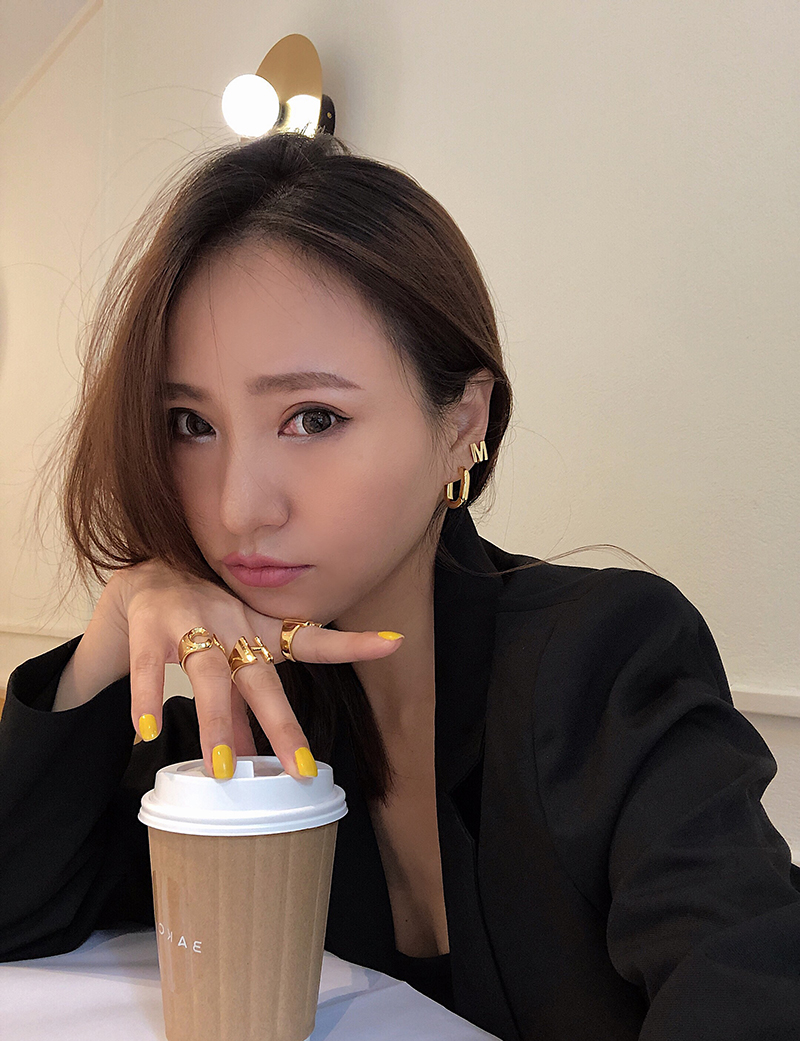 周年庆 耳扣女 欧美极简风个姓双面金属字母耳环 BAO STYLE 周年庆 耳扣女 欧美极简风个姓双面金属字母耳环 BAO STYLE
