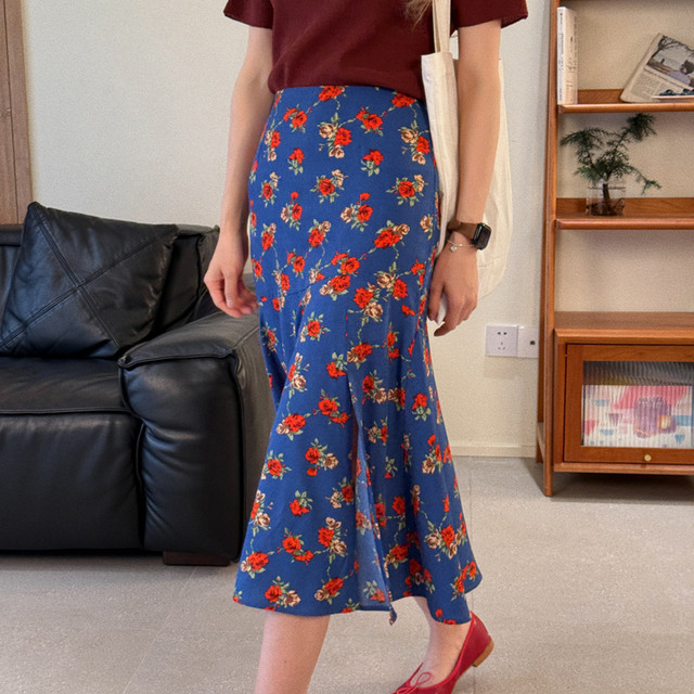 Mid-length a-line retro floral fishtail skirt