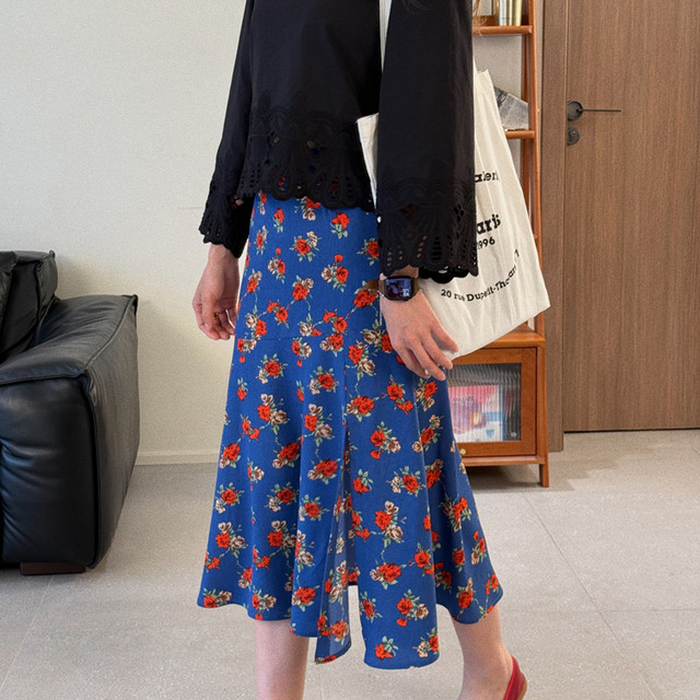 Mid-length a-line retro floral fishtail skirt
