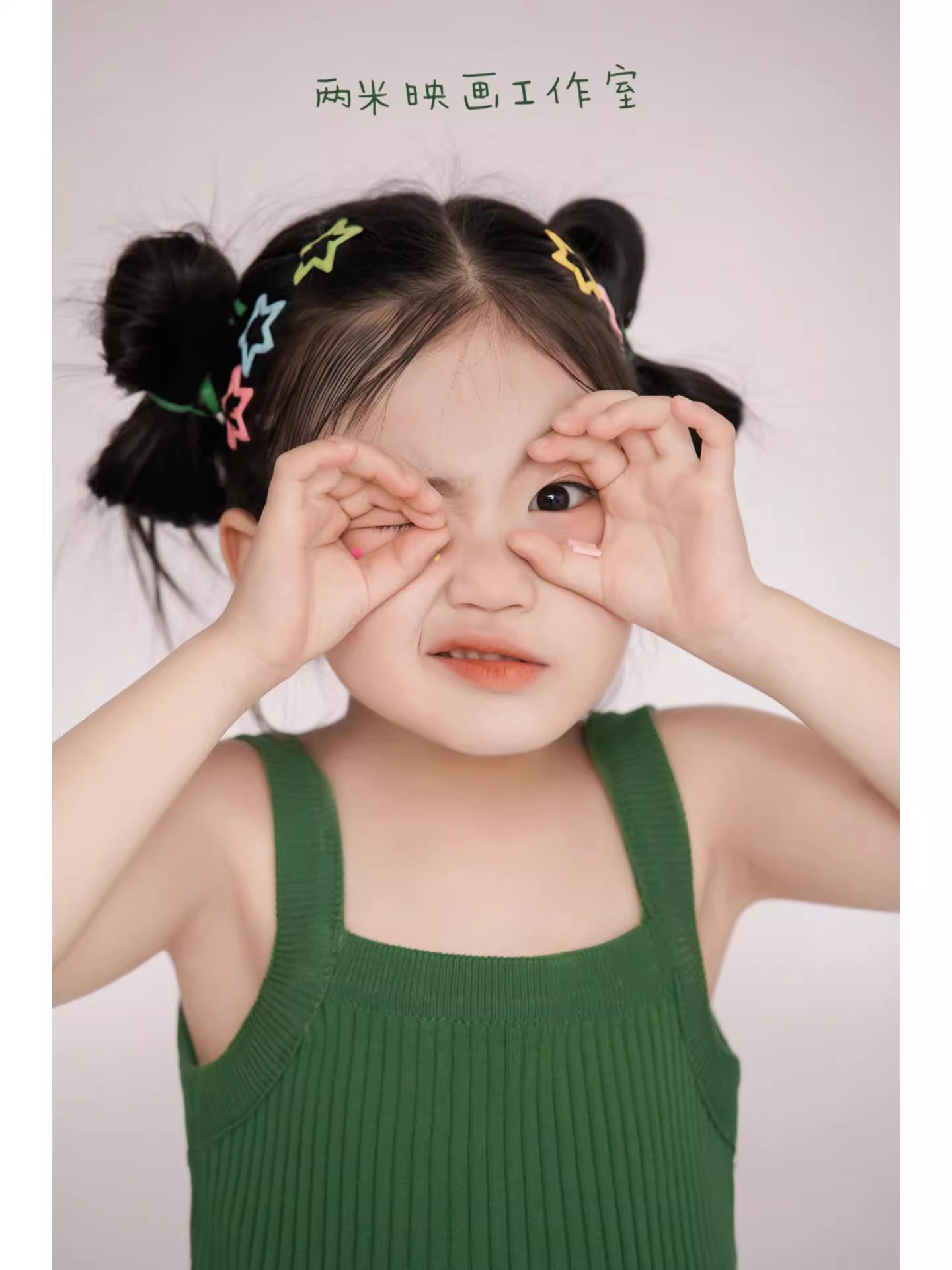 儿童摄影服装绿色吊带连衣裙3-7岁女宝夏季多巴胺甜美主题服小童 - 图3
