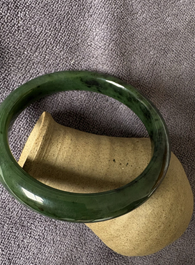 天然和田碧玉俄料黑皮老料辣绿菠菜绿百搭复古国风正圈手镯60圈