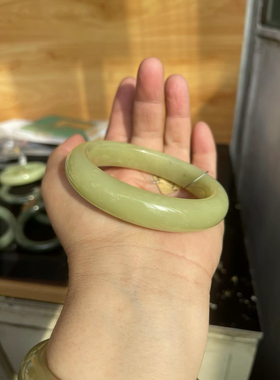 新疆和田玉黄玉手镯鸡油黄59圈口