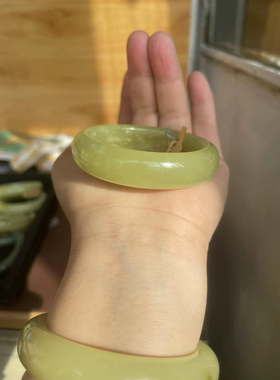 新疆和田玉若羌黄玉手镯小圈口52