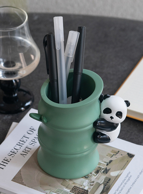 创意熊猫笔筒办公室桌面小摆件工位好物儿童女孩房氛围感房间装饰