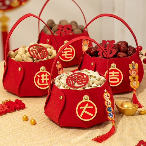 Переезд и въезд на церемонию дома поставляется с новыми ходами и новыми подарками на украшение